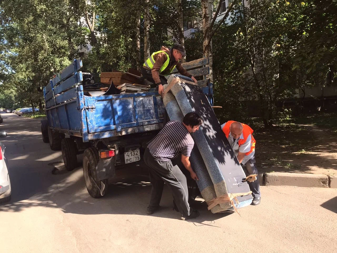 Профессиональный вывоз крупногабаритного мусора в Дзержинском в октябре