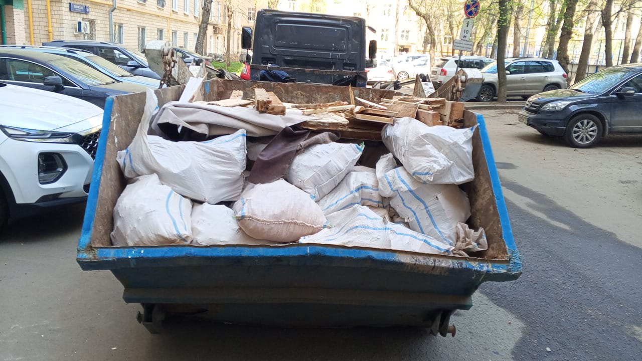 Вывоз мусора из магазина в Дзержинском в октябре