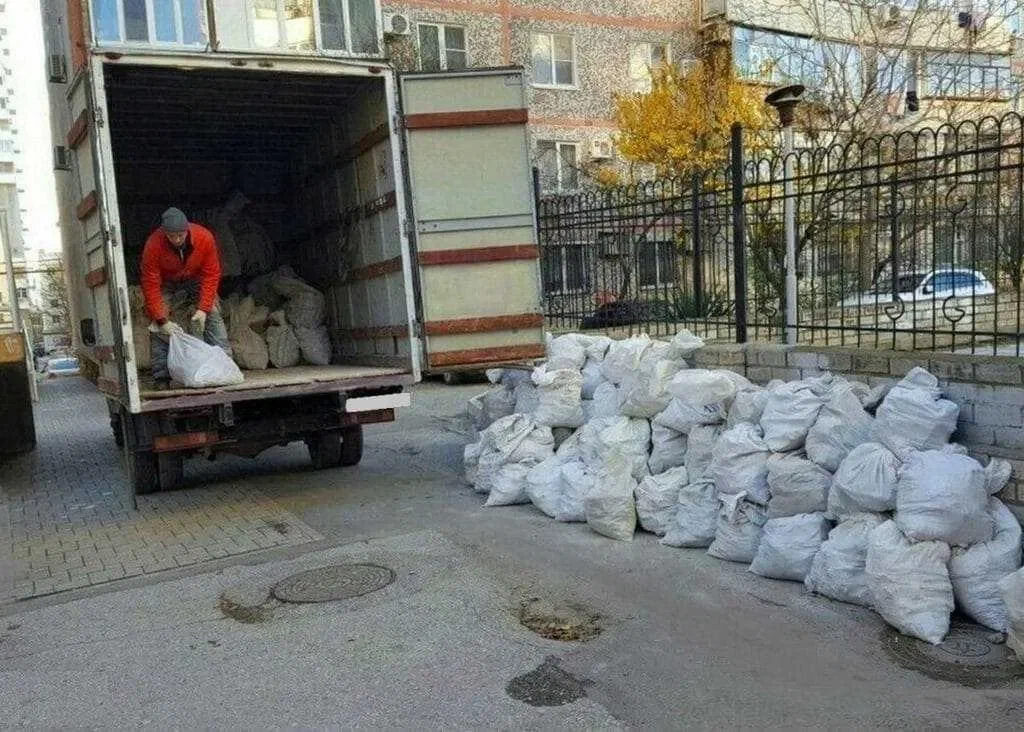 Вывоз мусора после переезда в Дзержинском в октябре