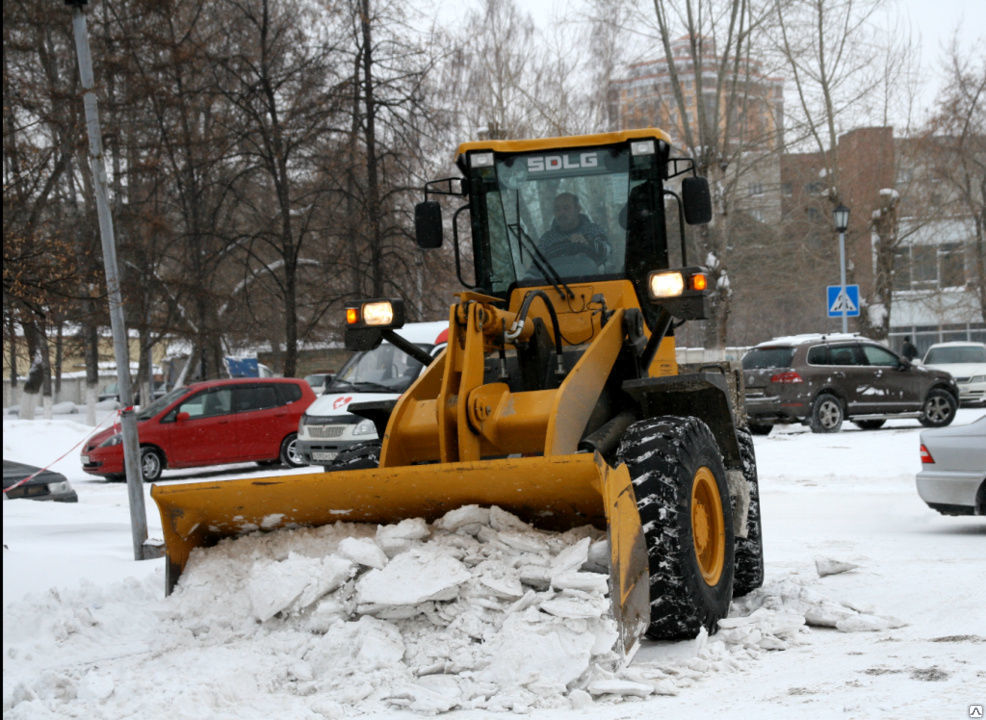 Аренда трактора для уборки снега в Дзержинском от ПроМусор – цена от 1023 руб., быстро и недорого