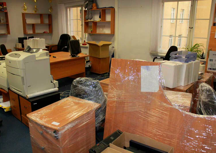 Вывоз старой офисной мебели в Дзержинском в октябре
