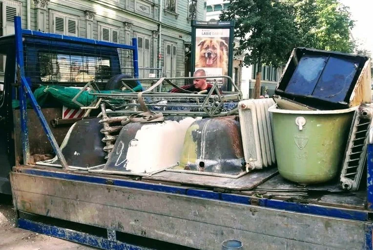 Вывоз старой сантехники в Дзержинском от ПроМусор: быстро, недорого от 563 руб., утилизация и грузчики