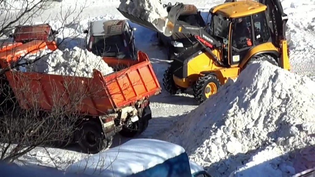 Вывоз снега с погрузкой в Дзержинском для организаций и частных лиц в октябре