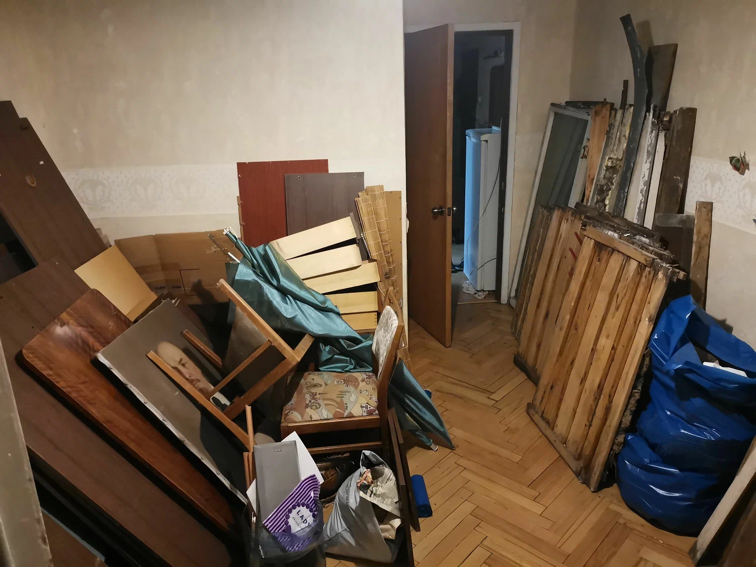 Демонтаж мебели с вывозом и утилизацией в Дзержинском в октябре