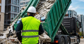 Вывоз строительного мусора в Дзержинском: услуги лицензированной компании — ПроМусор